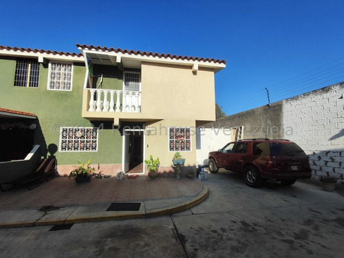 Bella Casa En Venta En Excelente Ubicación En Pleno Centro De Cabudare. Jr