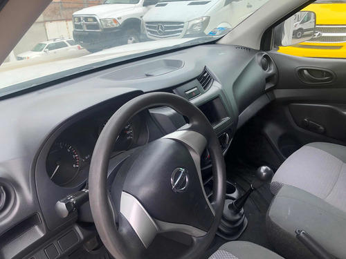 Imagen 10 de 11 de Nissan Np300 2018 2.5 Chasis Cabina Dh Pack Seg Mt