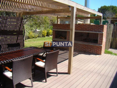 Casa En Punta Piedras, Manantiales, En Venta