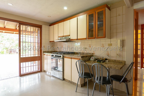 En Venta Casa Duplex - Urb. Colinas Del Tamanaco.