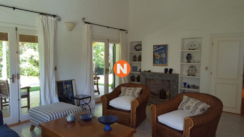 Casa En Venta Y Alquiler, Lugano, Punta Del Este, 4 Dormitorios.- Ref: 208401