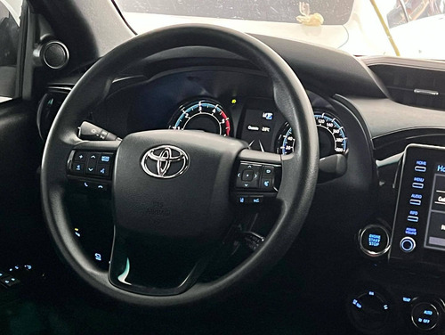 Imagen 6 de 10 de Toyota Hilux Avante Revo