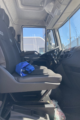 Iveco Tector 11190 Con Furgon Seco Facchini