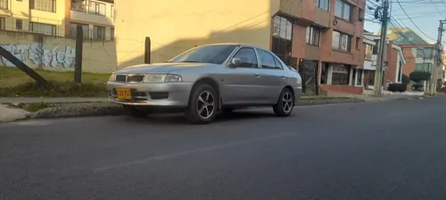 Mitsubishi Lancer 1.3 Gl 5 p