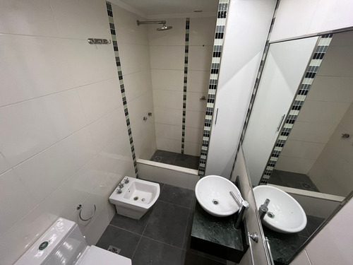 Departamento 4 Amb, 2 Baños Completos, Toilette ,2 Cocheras, Lavadero. En Moron