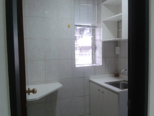 Se Alquila Oficina En Altamira, Esquina Plaza Francia, Edif. Seguros Adriática.