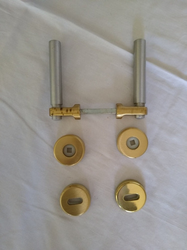 Imagen 1 de 2 de Manijas De Puerta En Acero Satinado Y Bronce Nueva Unica