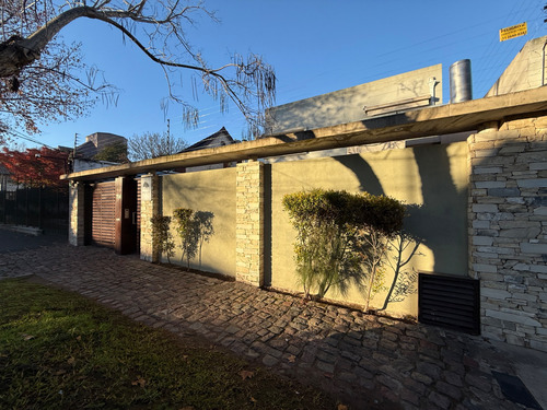 Venta Duplex Tipo Casa Complejo Cerrado Banfield Pileta