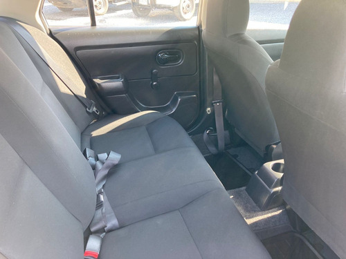 Imagen 4 de 14 de Nissan Tida 2017 Sedan Manual