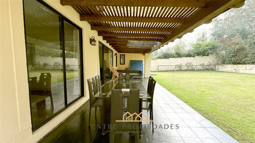 Casa En Venta De 4 Dorm. En Colina