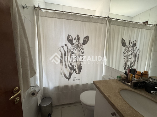 Casa En Venta De 5 Dorm. En Colina
