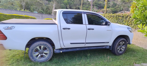 Toyota Hilux 2.8 Tdi Std Cab. Dupla 4x4 4p