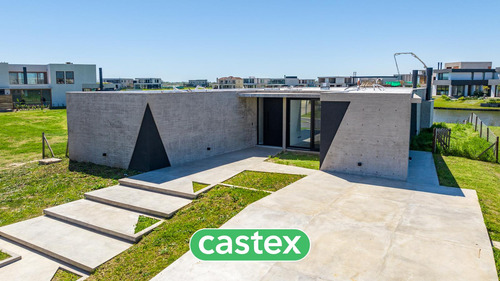 Casa De Una Planta A La Laguna En Costas, Puertos, Escobar