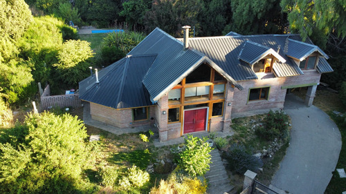 Casa En Barrio Los Riscos, San Martín De Los Andes