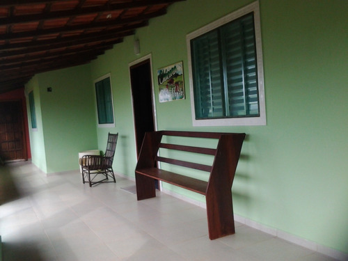 Casa Com 4 Cômodos, 2 Banheiros, Área De Serviço,