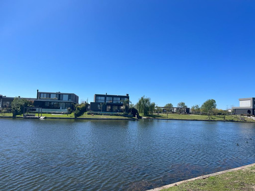 Terreno Lote En Venta Al Lago En Barrio Ceibos - Puertos