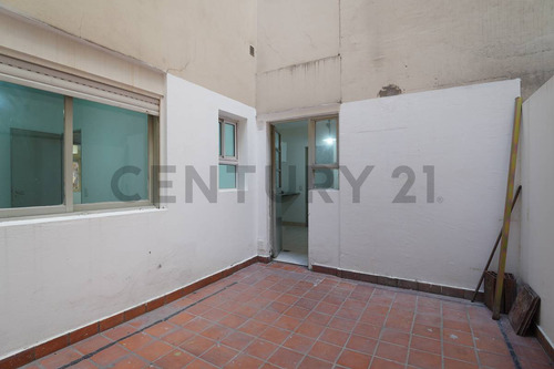 Venta - Departamento De 4 Ambientes En Flores Con Balcón Y Patio