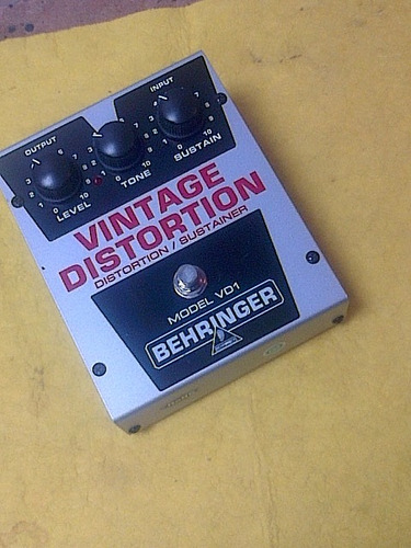 Behringer Vintage Distortion Vd1 Distortion/sustainer.