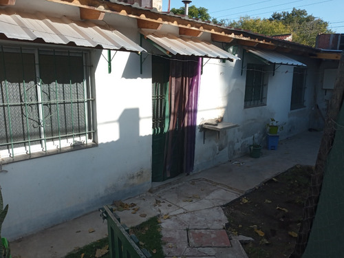 Imagen 19 de 26 de Casa De 3 Ambientes Con Garage Cubierto + Depto Al Fondo