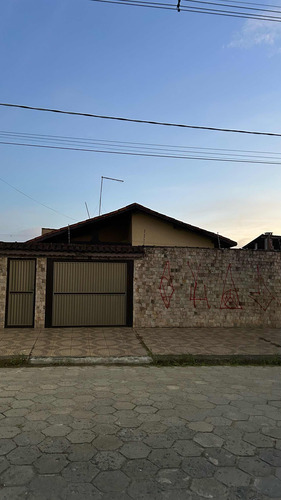 Casa 4 Quartos 2 Banheiros 250m2