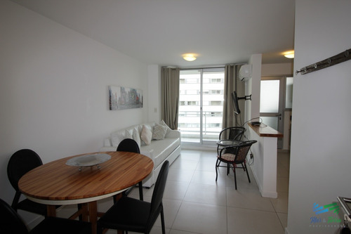 Imperdible Oportunidad En Venta!!! 1 Dormitorio En Av. Roosevelt, Punta Del Este