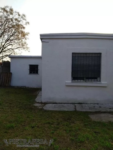 Casa En Venta 1 Dormitorio, 1 Baño Y Amplio Terreno- San Borja - Carrasco Norte