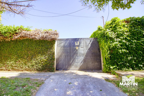 Casa En Venta En Martinez 4 Ambientes Uno En Suite, Jardín Con Pileta, Cochera X 2.
