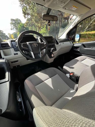 Toyota Hiace 2.8 Tdi Furgón 6at L2h2 3a 5p