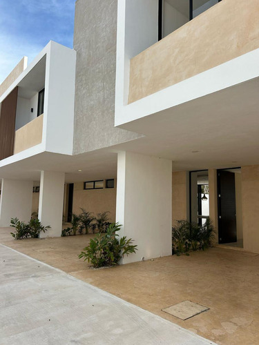 Townhouses En Venta En Mérida, Temozón Norte.