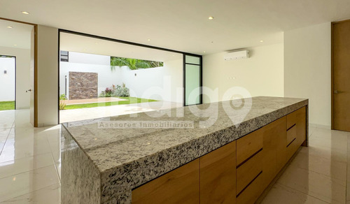 Casa En Venta En Mérida En Privada Parque Natura, Sitpach