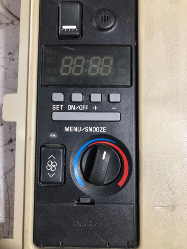 Panel De Control De Temperatura De Volvo Vnl 20536257 Beige (Usado)