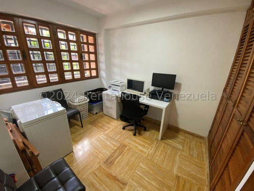 Venta De Imponente Casa Santa Paula