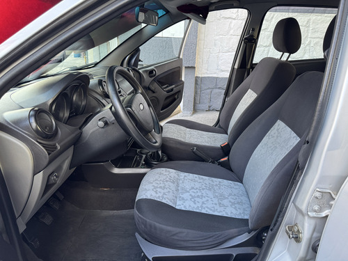 Ford Fiesta 1.6 MPI SEDAN 8V FLEX 4P MANUAL