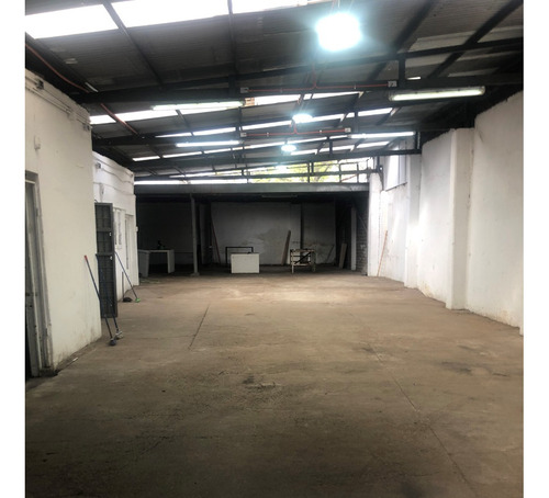 Bodega Próximo Metro Eistein