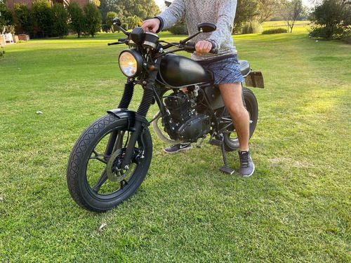 Imagen 4 de 8 de Moto Custom Cafe Racer Suzuki Gn125