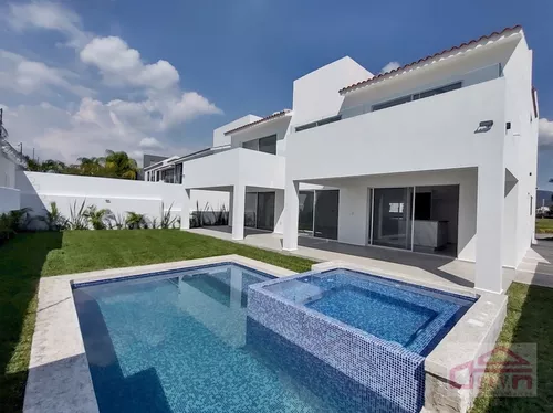 Casas en Venta en Fraccionamiento Paraíso Country Club, Emiliano Zapata |  Metros Cúbicos