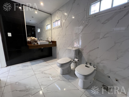 Venta Casa 4 Ambientes Con Galería, Quincho Y Piscina En Sarandí