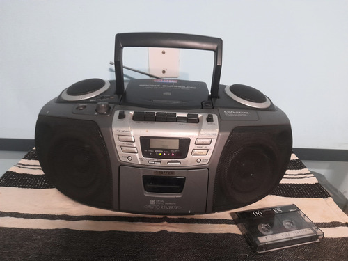 Radiograbador Aiwa Cd,cassett,radio Am-fm Negro (Usado)