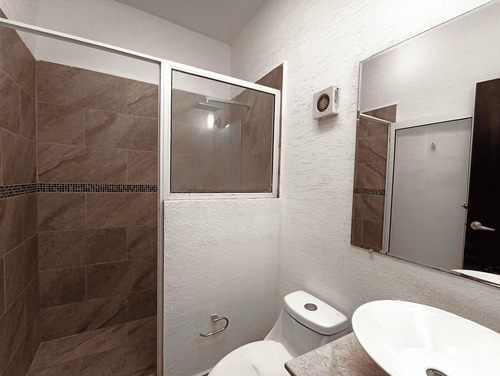 Casa En Venta En Dream Lagoons, Apodaca | 3 Recámaras, Alberca, Gimnasio Y Lago Artificial