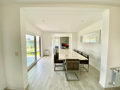 Excelente Casa En Alquiler Anual En El Canton Puerto Con Pileta