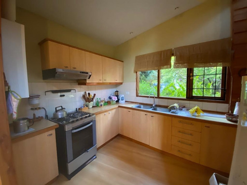 Imagen 5 de 17 de Dentro Del Centro De Pucon, Excelente Casa, 3 Dormitorios