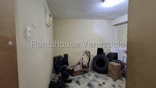 Casa Quinta Duplex Con Anexo Independiente La Planta Principal Incluye Una Cocina De Mamposteria, Lavandero, Sala, Recibo, Comedor Y Family Room.en Esta Planta, Encontraras Dos Habitaciones Y Un Baño