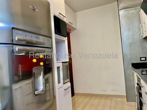 Comodo Apartamento Con Terraza Privada En Venta En Los Naranjos De Las Mercedes 25-24005
