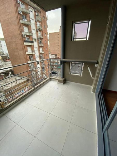 Venta- A Estrenar- Monoambiente Divisible De 43 M2- Piscina- Laundry -macrocentro-medicina