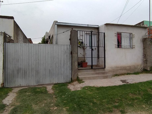 Casa Con Departamento En Venta En Victoria