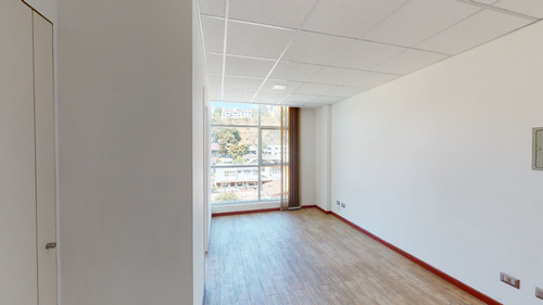Oficina Con Privado En Sector Céntrico De Reñaca