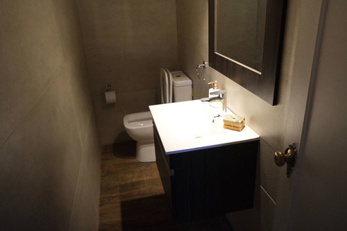 Apartamento En Venta De 5 Dormitorios C/ Cochera En Montevideo