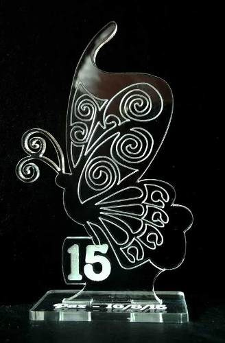 50 Souvenir Mariposa Acrílico 15 Años Grabado Laser Incluido