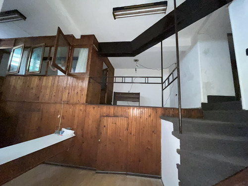 Permuta / Venta / Alquiler Oficina De 68 M2 Y Doble Altura En San Martin Y Urquiza. Zona Centro