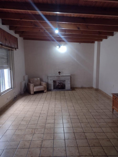Casa En Venta - 3 Dormitorios 1 Baño - 450mts2 - Ensenada